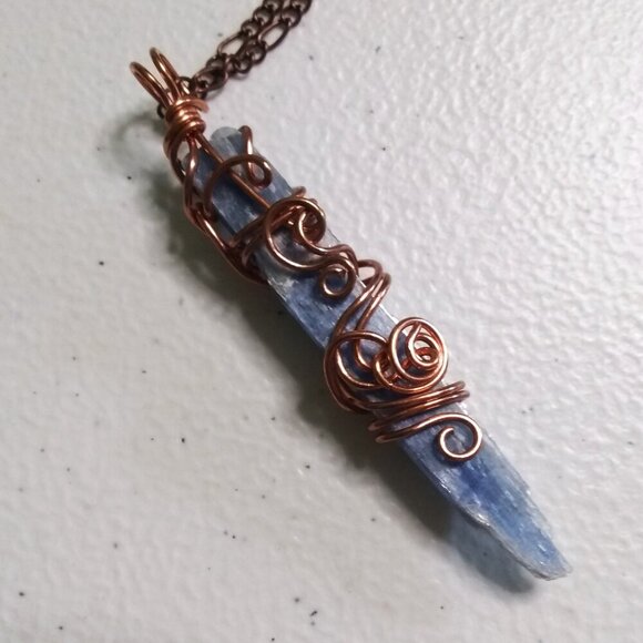 Raw Rough Blue Kyanite Dagger Pendant ~ Copper Wire Wrapped + 21" Figaro Chain - Picture 7 of 12